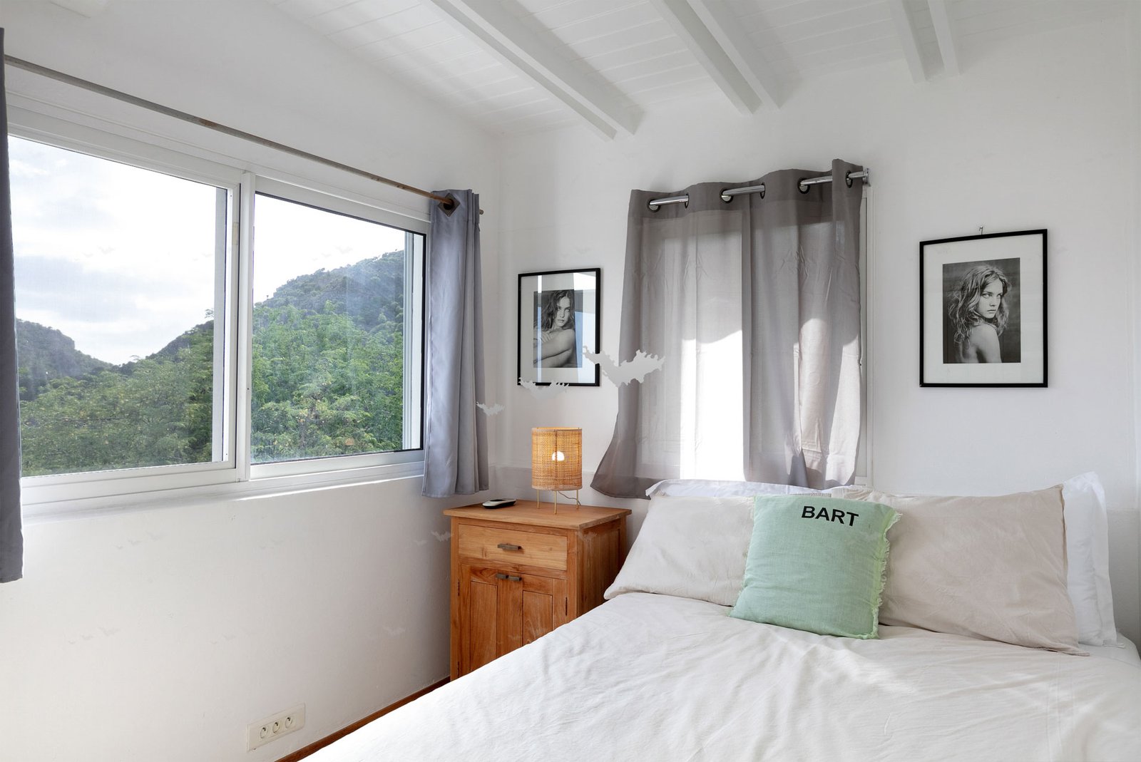 Cozy Little Room With Desk and St Barth's Sea View